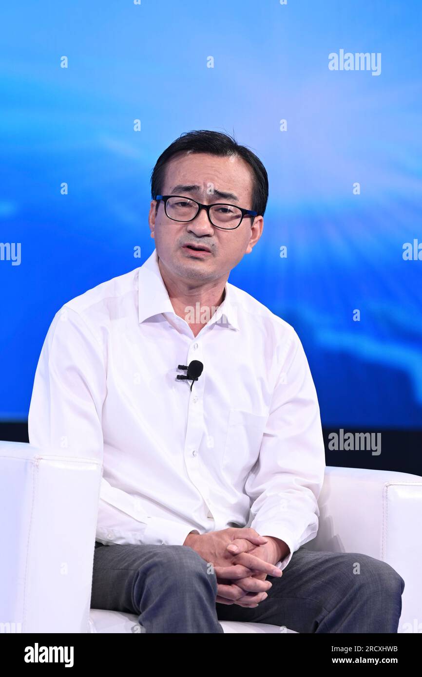 (230717) -- PECHINO, 17 luglio 2023 (Xinhua) -- la foto mostra Liu Yuanchun, presidente della Shanghai University of Finance and Economics, che partecipa alla China Economic Roundtable a Pechino, capitale della Cina. China Economic Roundtable è una piattaforma di talk-talk tutta mediatica lanciata dalla Xinhua News Agency, con il primo episodio che presenta l'economia cinese. (Xinhua/Jin Liangkuai) Foto Stock