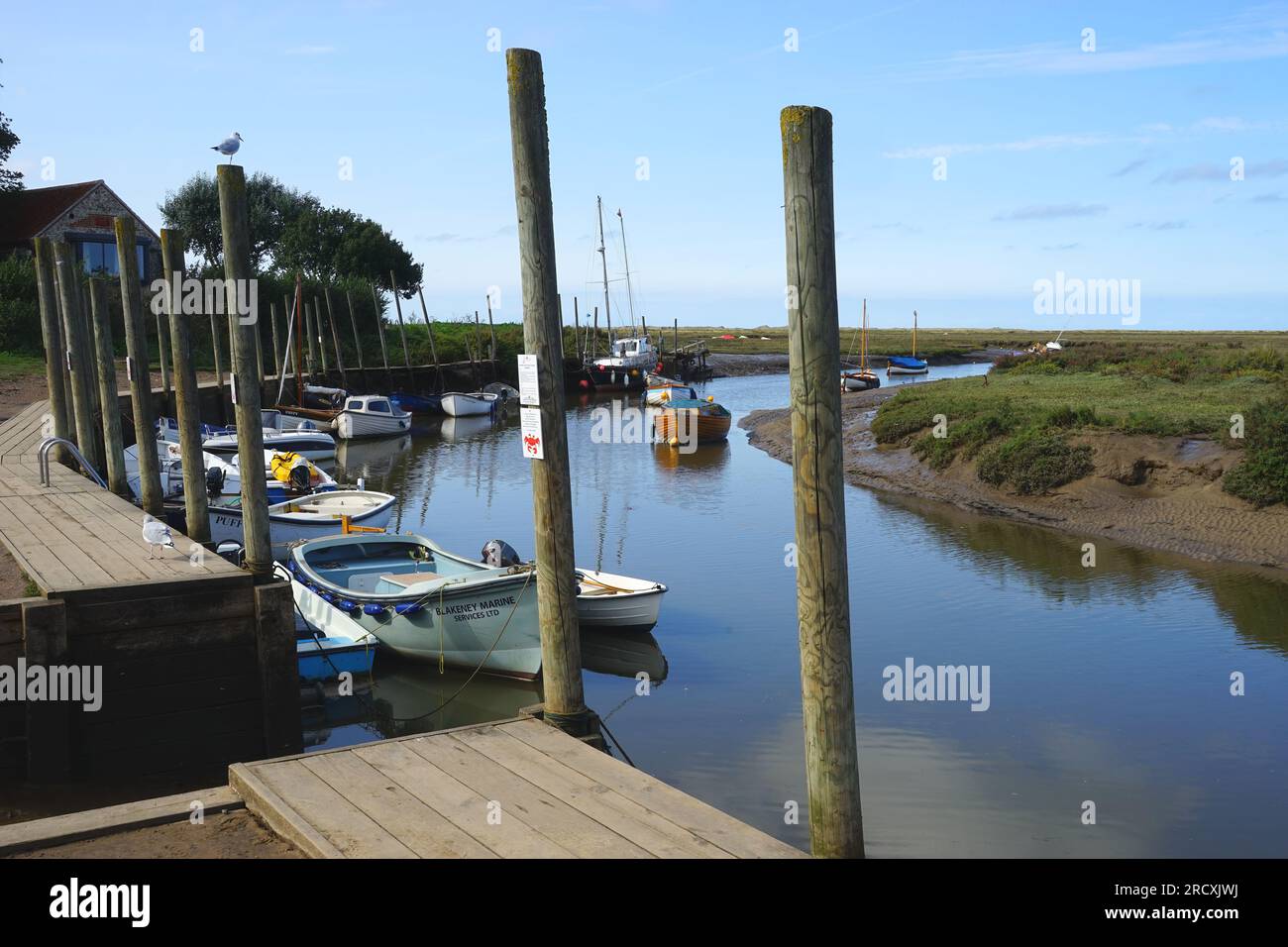Barche ormeggiate ad Agar Creek, Blakeney Foto Stock