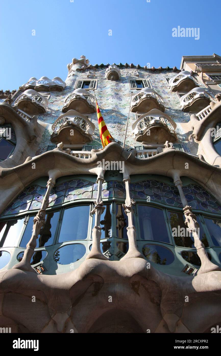 BARCELLONA, SPAGNA - 9 SETTEMBRE 2009: Vista pubblica dell'architettura modernista, patrimonio dell'umanità dell'UNESCO, nell'isolato di Eixample distri di Illa de la Discordia Foto Stock