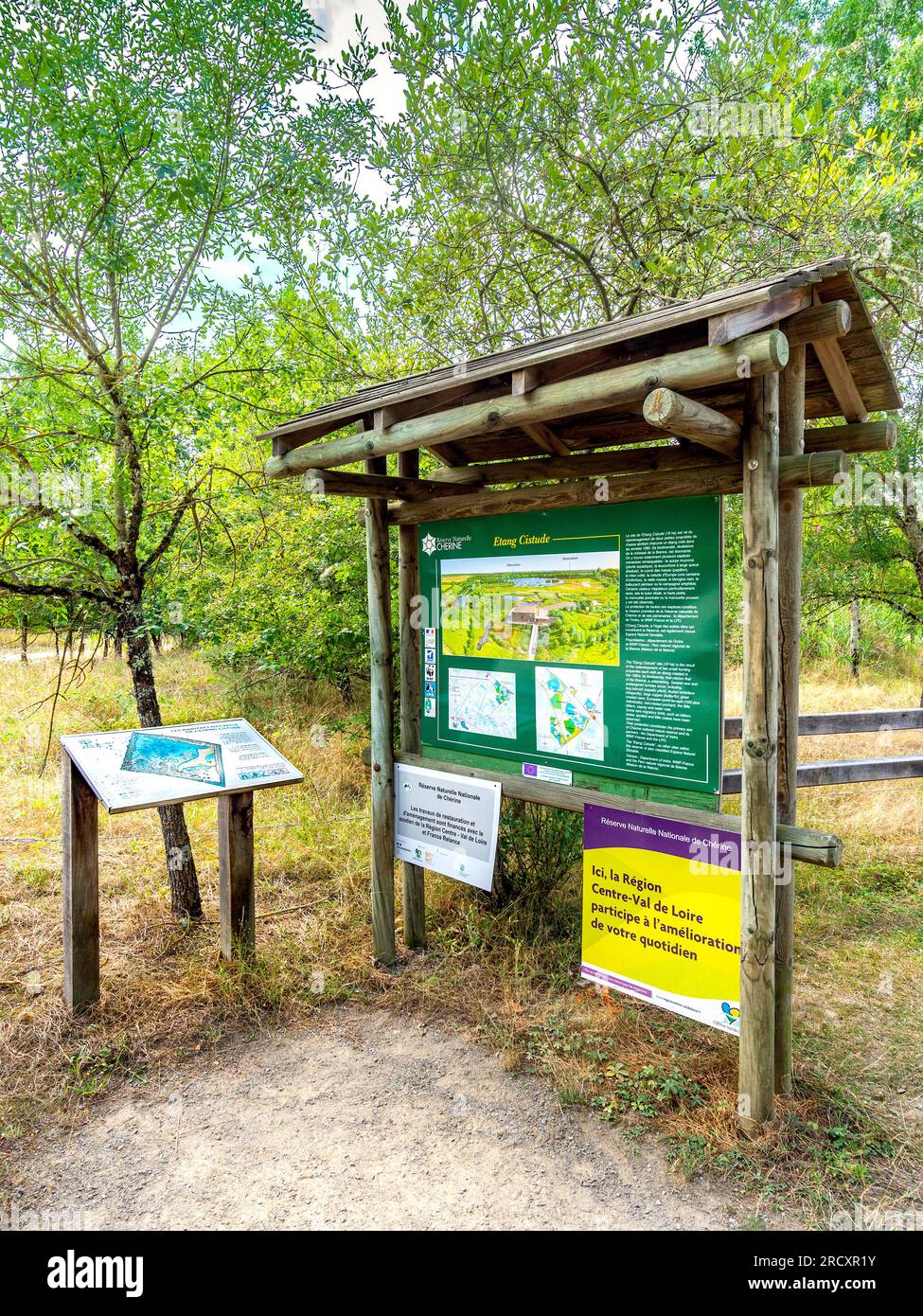 Bacheca informativa presso il centro visitatori della riserva naturale di Chérine, la Brenne, Indre (36), Francia Foto Stock