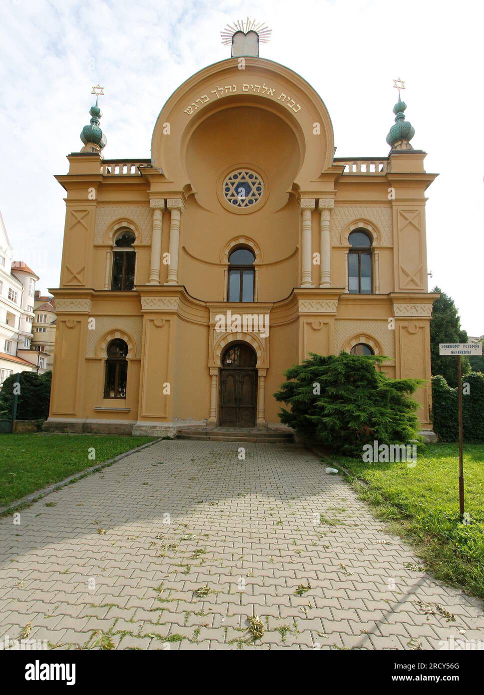 La sinagoga di Caslav fu costruita in stile moresco nel 1898-1900. Dopo la seconda guerra mondiale fu utilizzata come magazzino e museo. Nel 1994 fu restituita al museo Foto Stock