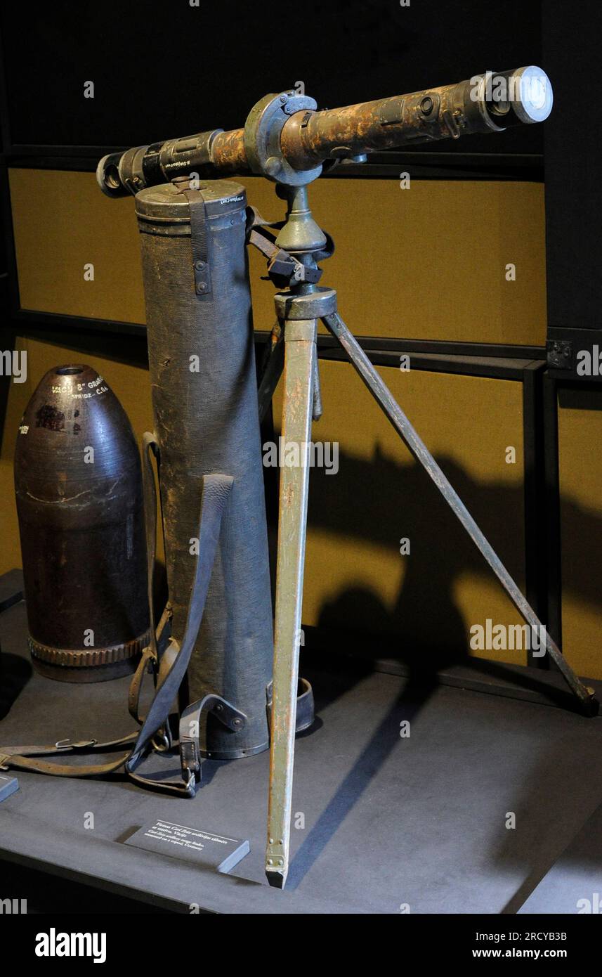 Prima guerra mondiale (1914-1918). Telemetro di artiglieria Carl Zeiss ® montato su un cavalletto. Germania. Museo della guerra lettone. Riga. Lettonia. Foto Stock