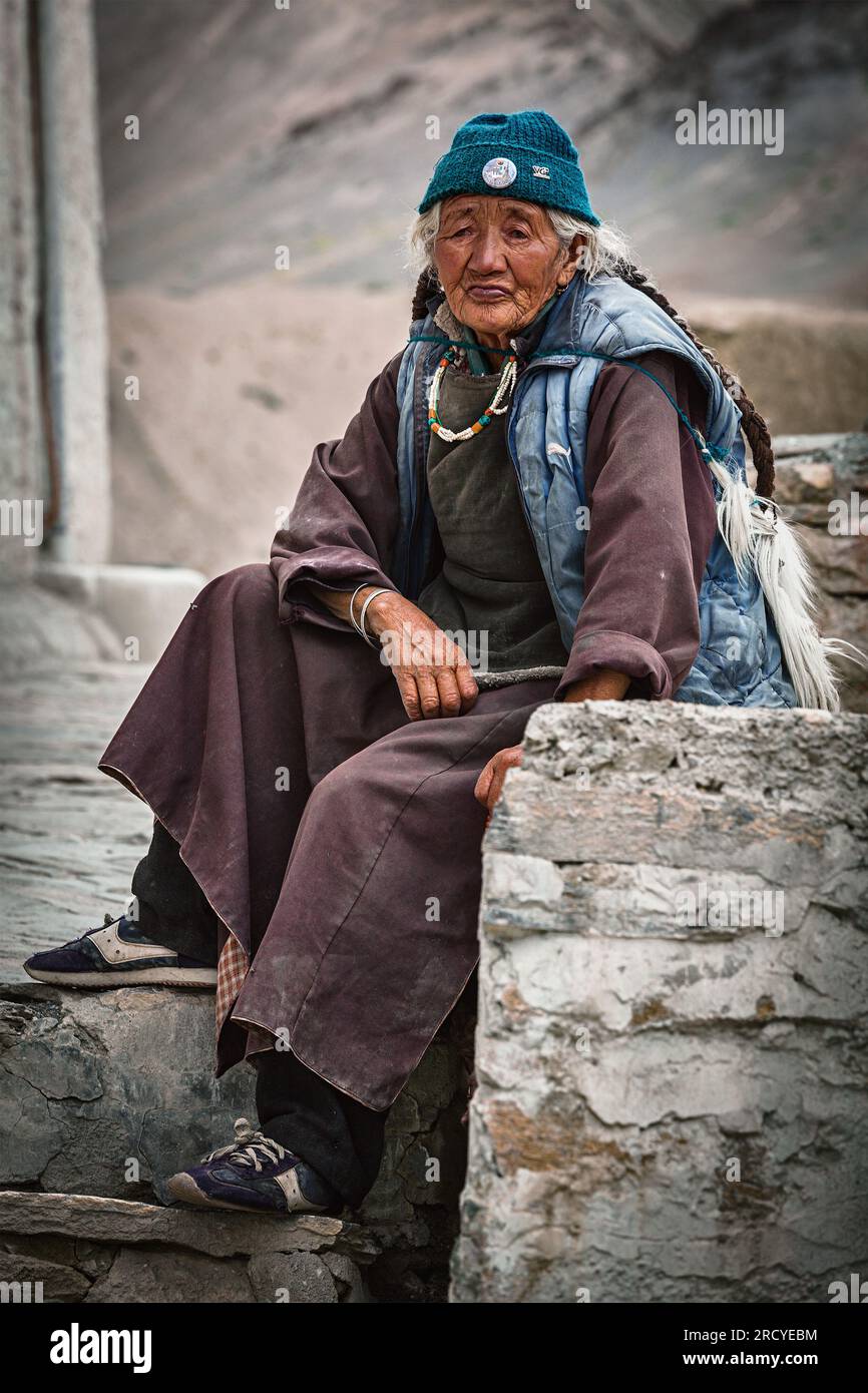 Vecchia donna tibetana Foto Stock