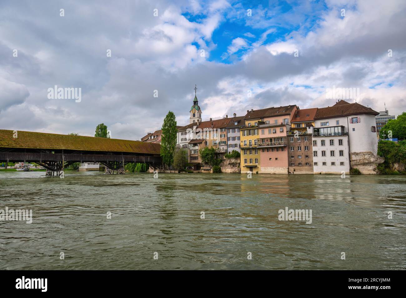 Olten Switzerland, skyline della città al Ponte alte (Brucke) e al fiume Aare Foto Stock