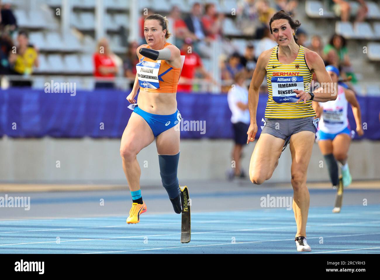 Parigi, Francia. 17 luglio 2023. PARIGI, FRANCIA - 17 LUGLIO: Marlene van Gansewinkel dei Paesi Bassi gareggia nella finale femminile 200m T64 il giorno 10 dei Campionati mondiali di atletica leggera Para di Parigi 2023 allo Stade Charlety il 17 luglio 2023 a Parigi, Francia (foto di Marcus Hartmann/BSR Agency) credito: Agenzia BSR/Alamy Live News Foto Stock