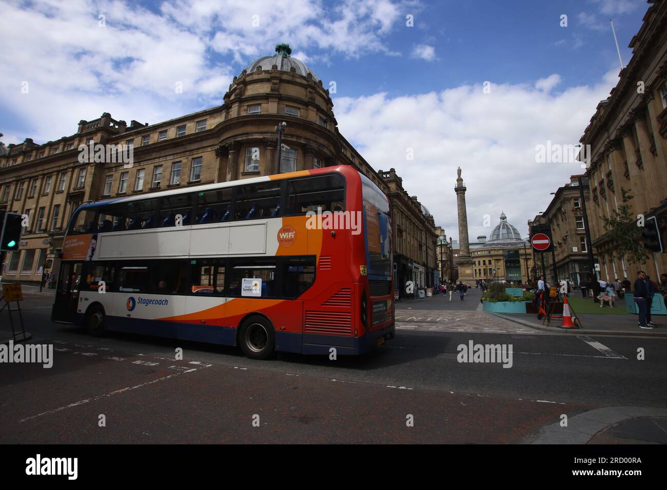 Newcastle, Regno Unito. 17 luglio 2023. La Clean Air zone (CAZ), che coprirà la maggior parte del centro di Newcastle dal 17 luglio 2022, comporterà tariffe per taxi, furgoni, autobus, pullman e veicoli pesanti che non soddisfano i requisiti nazionali in materia di emissioni. Le auto private non saranno interessate dal CAZ. I costi per i veicoli non conformi per guidare all'interno del CAZ sono di £12,50 al giorno per furgoni e taxi e £50 al giorno per autobus, pullman e veicoli pesanti. A Newcastle la zona dell'aria pulita comprende: Le rotte del centro città sul fiume Tyne, compresi i ponti Swing, High Level e Redheugh, Newcastle upon Tyne, Regno Unito. 17 luglio, 20 Foto Stock