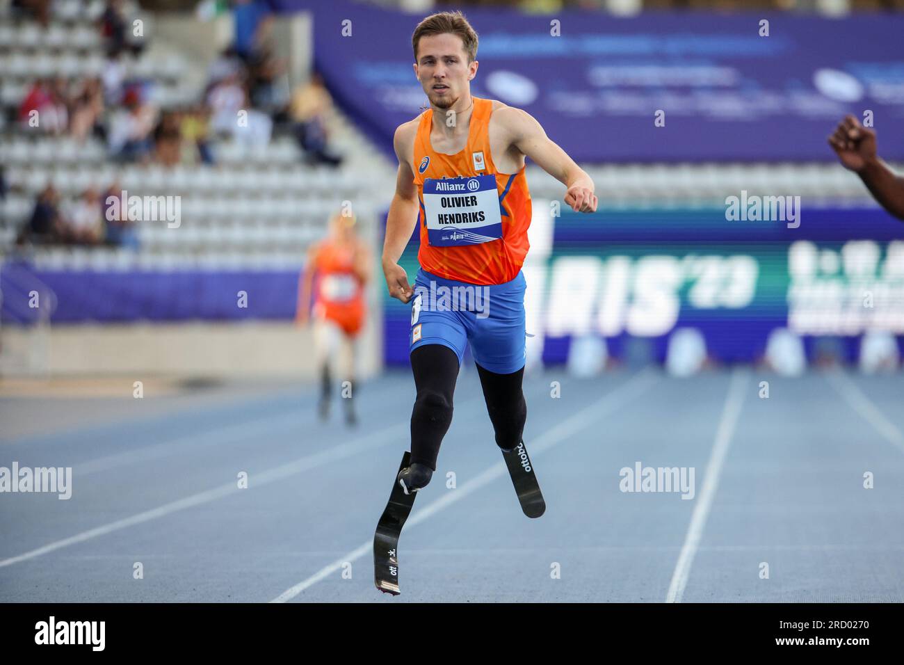 Parigi, Francia. 17 luglio 2023. PARIGI, FRANCIA - 17 LUGLIO: Olivier Hendriks dei Paesi Bassi gareggia nella finale maschile 400m T62 il giorno 10 dei Campionati mondiali di atletica leggera parigina di Parigi 2023 allo Stade Charlety il 17 luglio 2023 a Parigi, in Francia. (Foto di Marcus Hartmann/BSR Agency) credito: BSR Agency/Alamy Live News Foto Stock