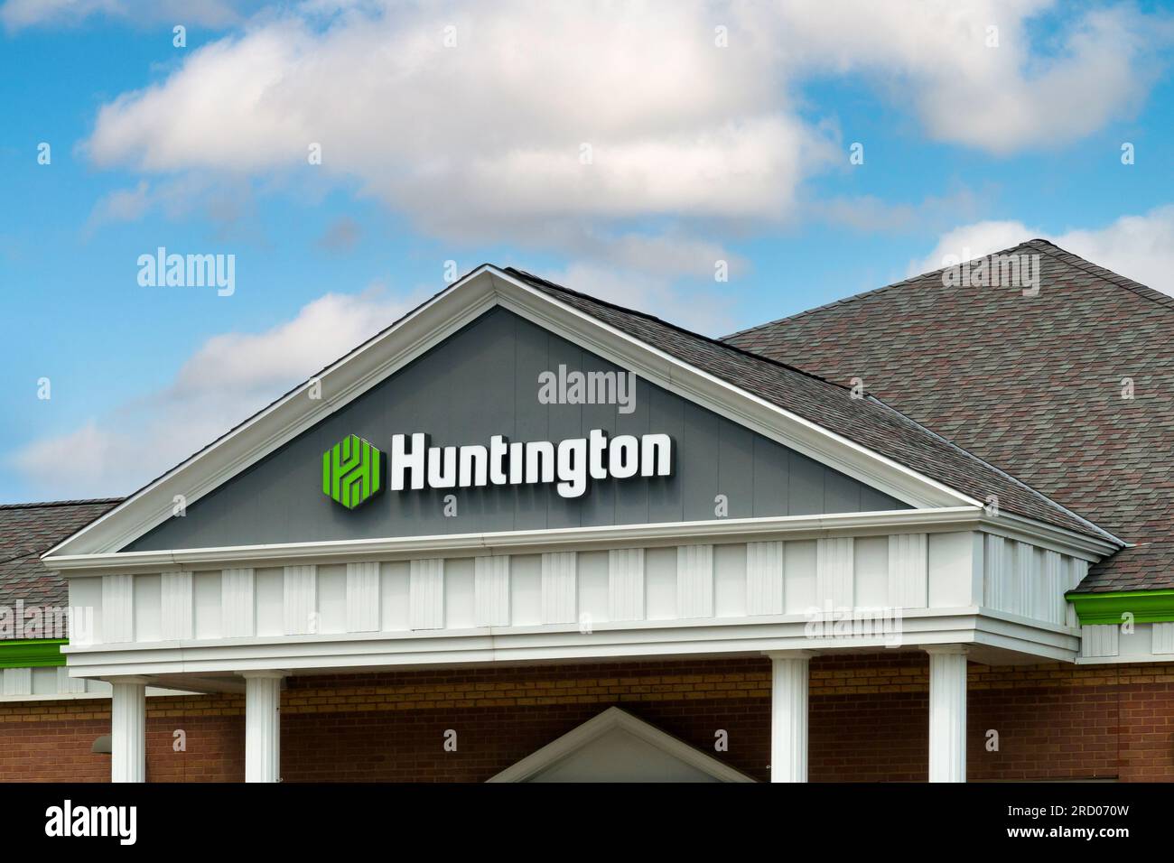 STILLWATER, Minnesota, USA - 16 LUGLIO 2023: Esterno Huntington Bank e logo del marchio. Foto Stock