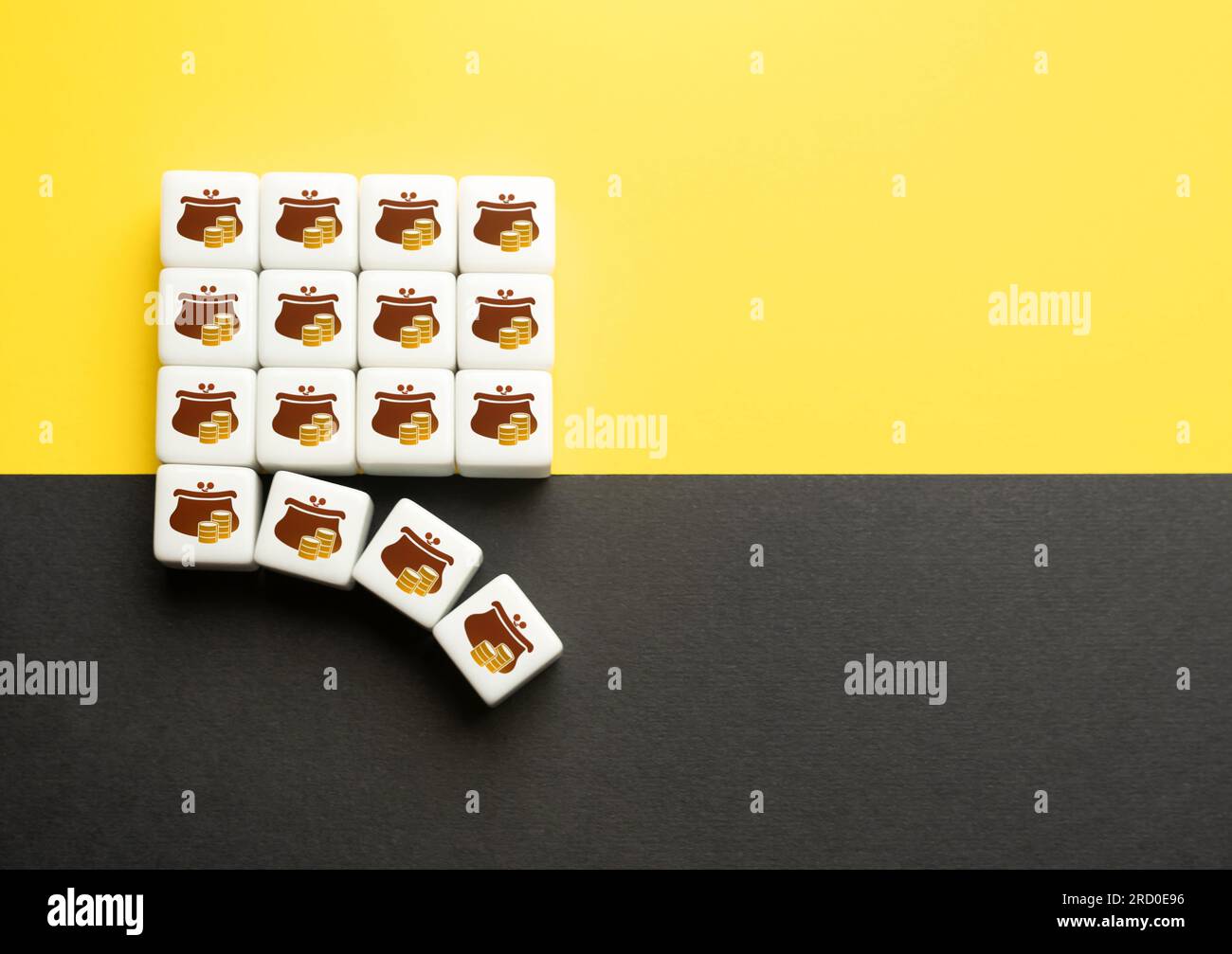 Perdete parte dei vostri risparmi. Tagli al budget. Riduzione del reddito. L'inflazione minaccia il risparmio. Scarsa pianificazione finanziaria. Ammortamento di immobili e beni. TH Foto Stock