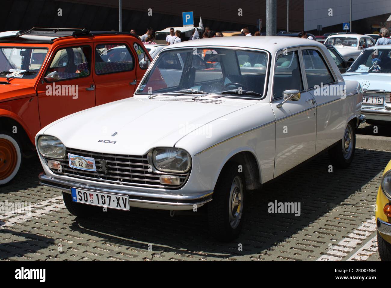 La Peugeot 204 è un'auto prodotta tra il 1965 e il 1976. Questa vettura è stata presentata alla mostra oldtimer di Osijek l'8 luglio 2023. Foto Stock