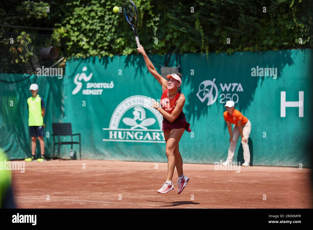 Budapest, Ungheria centrale, Ungheria. 17 luglio 2023. KAMILLA RAKHIMOVA in azione durante il GRAN PREMIO D'UNGHERIA - Budapest - Womens Tennis, WTA250 (immagine di credito: © Mathias Schulz/ZUMA Press Wire) SOLO USO EDITORIALE! Non per USO commerciale! Foto Stock