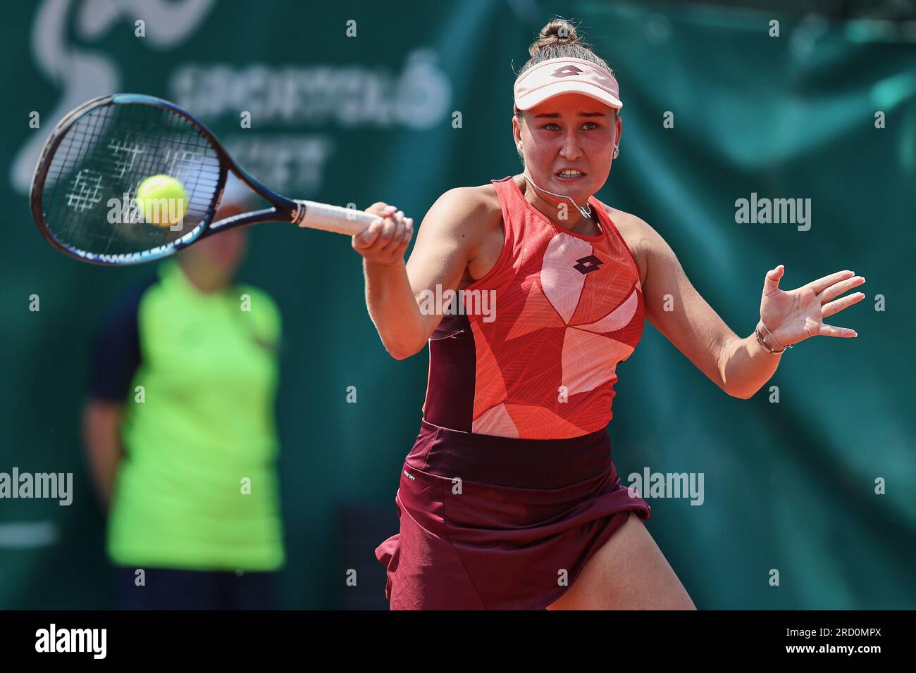 Budapest, Ungheria centrale, Ungheria. 17 luglio 2023. KAMILLA RAKHIMOVA in azione durante il GRAN PREMIO D'UNGHERIA - Budapest - Womens Tennis, WTA250 (immagine di credito: © Mathias Schulz/ZUMA Press Wire) SOLO USO EDITORIALE! Non per USO commerciale! Foto Stock