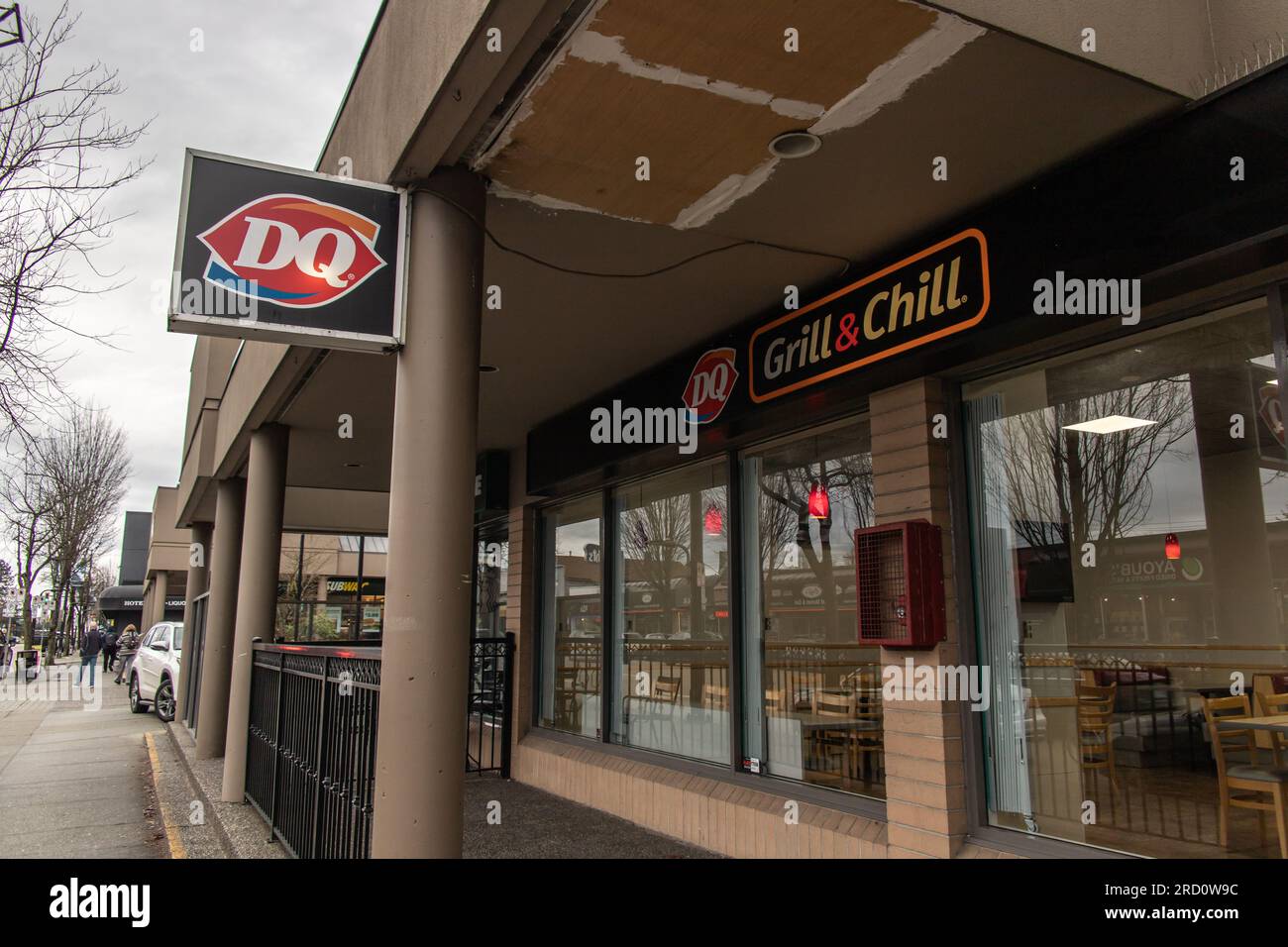 Un segno del Dairy Queen Grill & Chill. Dairy Queen (DQ) è una catena di ristoranti di gelati e fast food statunitense con sede in Minnesota, Stati Uniti. Foto Stock