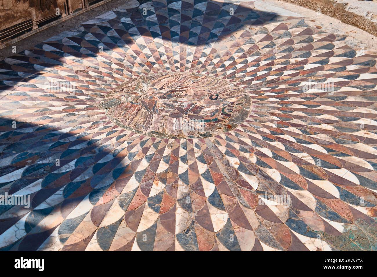 Burdur, Turchia - 16 luglio 2023: Mosaico Medusa di Odeon nell'antica città di Kibyra Foto Stock