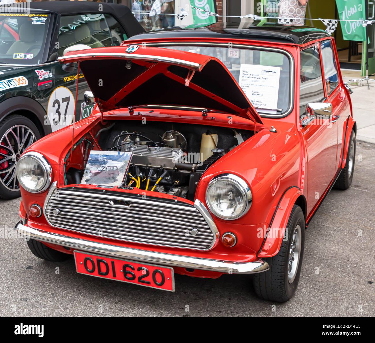 Una Austin Mini MK3 in mostra ad una mostra di auto a Pittsburgh, Pennsylvania, Stati Uniti Foto Stock