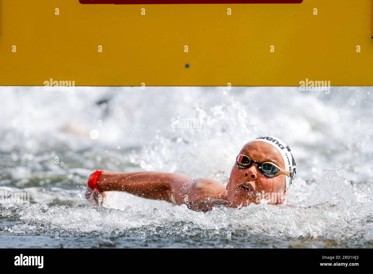 Fukuoka, Giappone. 18 luglio 2023. FUKUOKA, GIAPPONE - 18 LUGLIO: Sharon van Rouwendaal dei Paesi Bassi che gareggia nella 5 km di Open Water Women nel giorno 5 dei Campionati mondiali di acquatici di Fukuoka 2023 al Seaside Momochi Beach Park il 18 luglio 2023 a Fukuoka, Giappone (foto di Nikola Krstic/BSR Agency) credito: Agenzia BSR/Alamy Live News Foto Stock