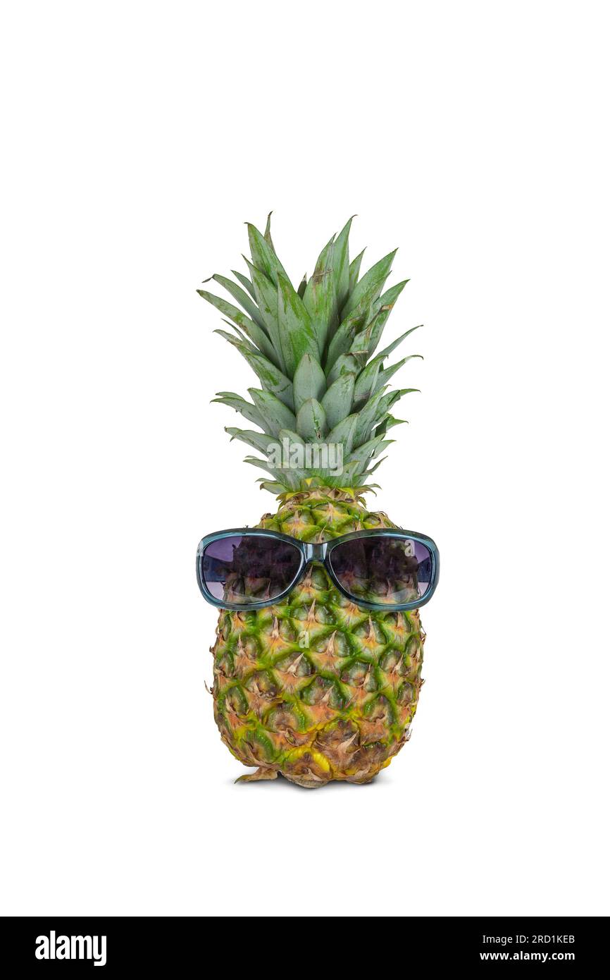 Ananas con occhiali da sole isolati su sfondo bianco. Foto Stock