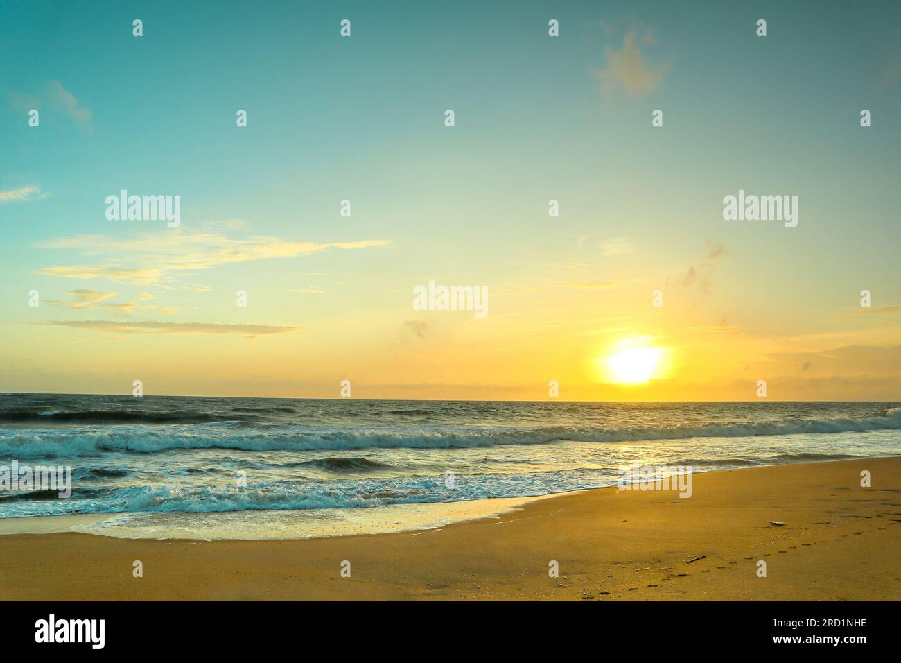 Splendido tramonto sulla spiaggia. Contesto naturale Foto Stock