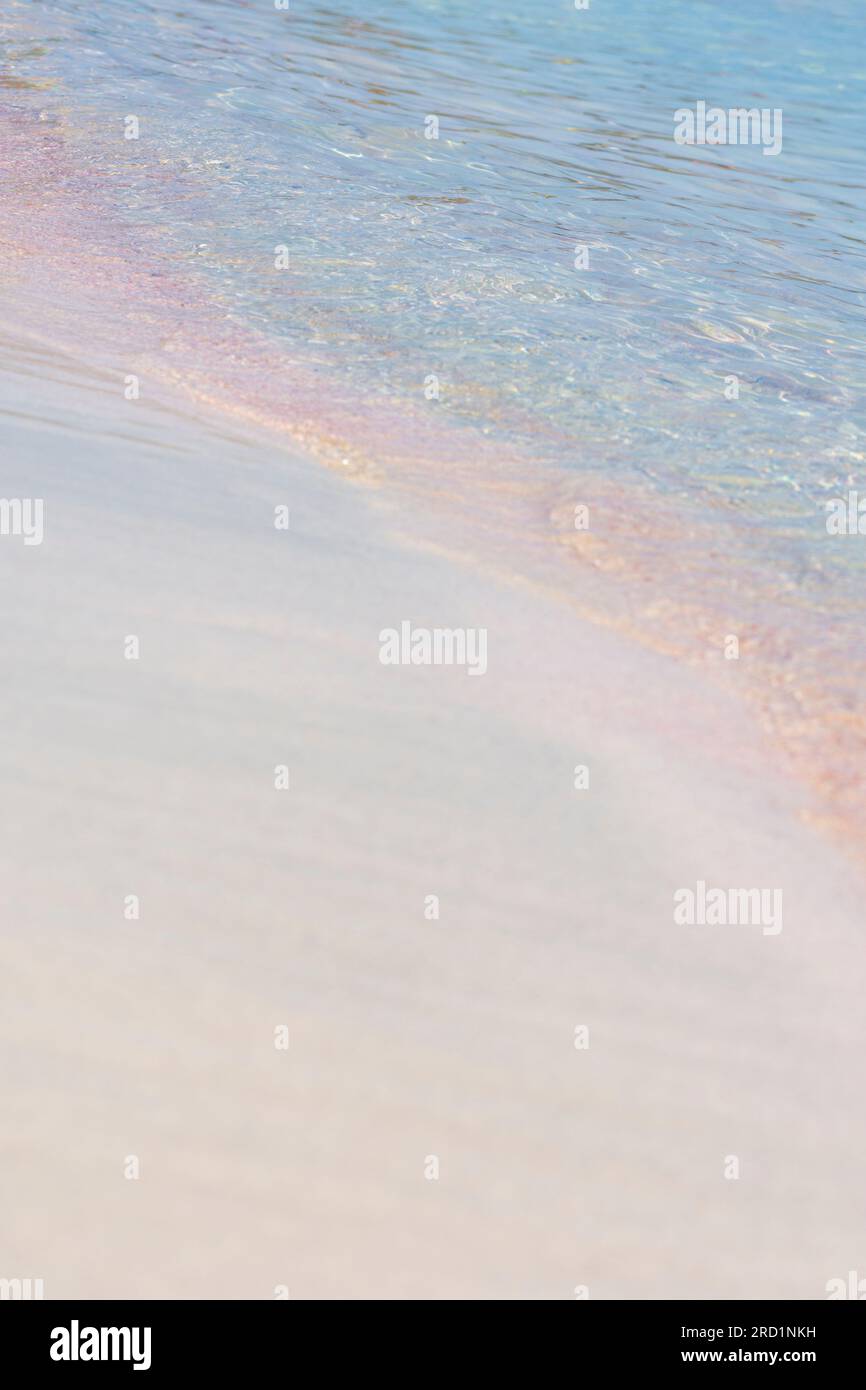 Acque turchesi e sabbia rosa sulla spiaggia di Elafonisi - Creta, Grecia Foto Stock