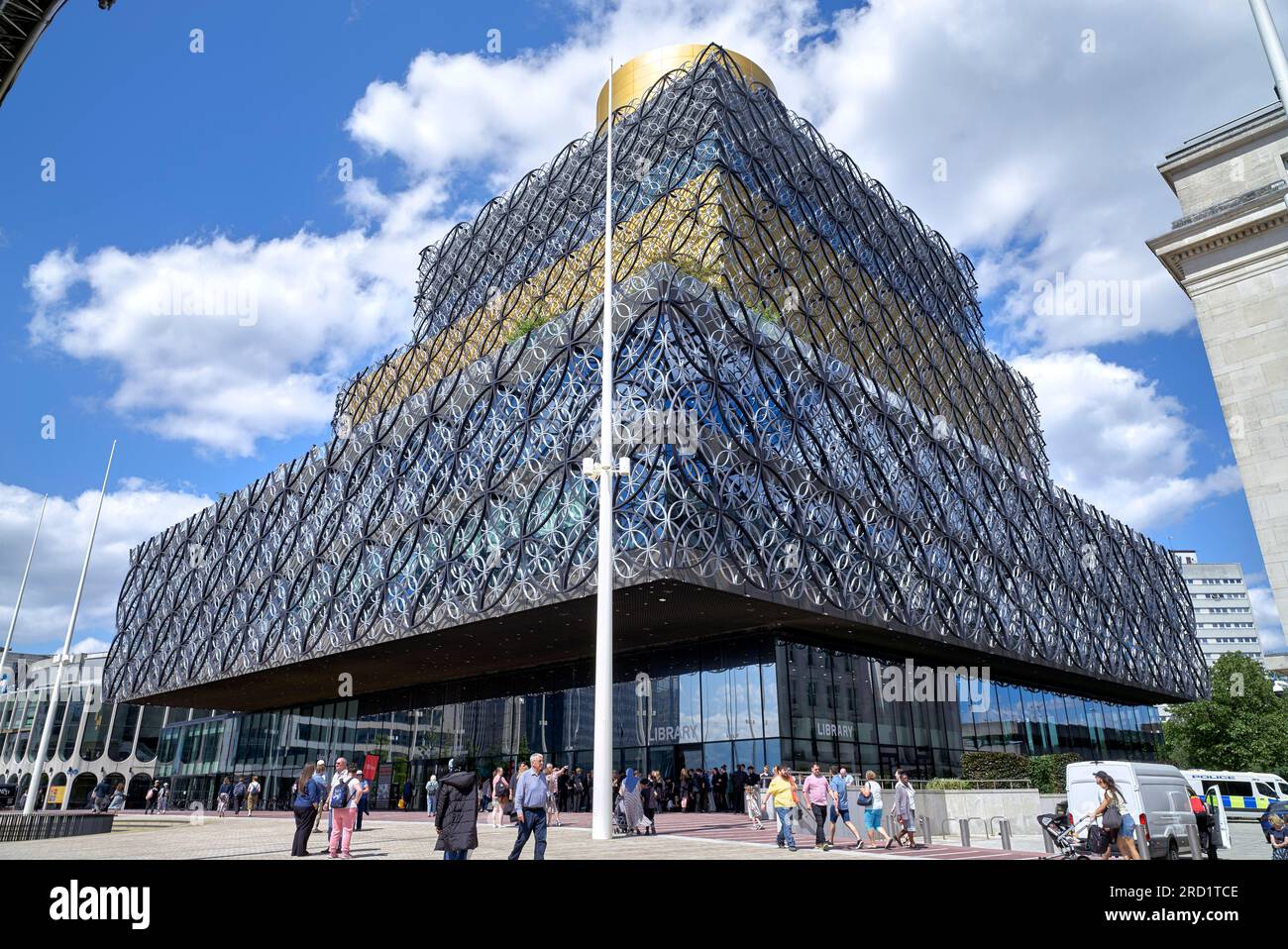 La moderna biblioteca progettata da Francine Houben, Centenary Square, Broad Street, Birmingham, Inghilterra Regno Unito Foto Stock