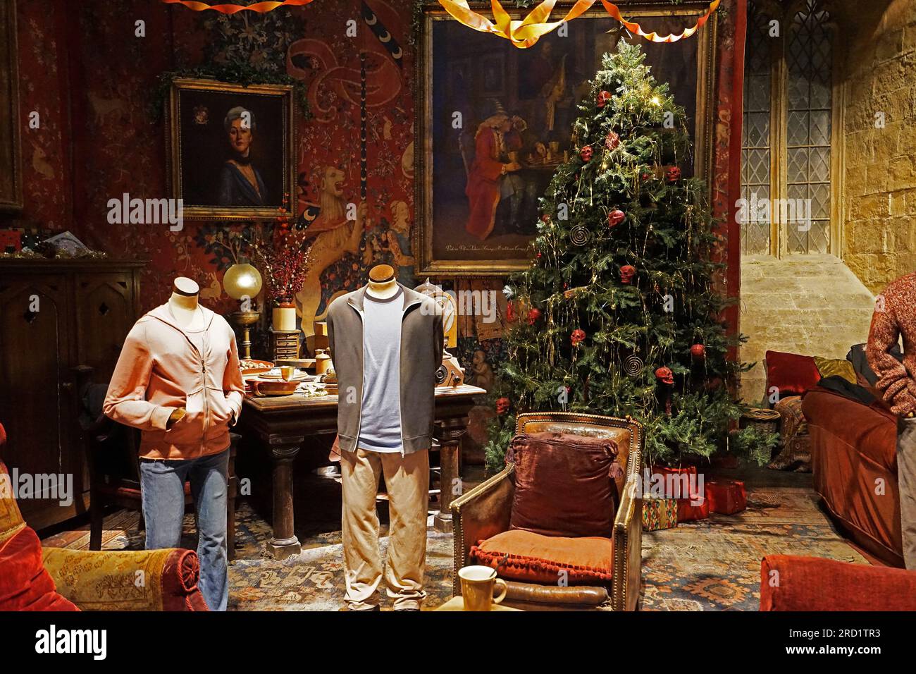 Il grande costume da sala e gli oggetti di scena di Hogwarts al tour degli studi della warner bros a Londra - The Making of Harry Potter, Regno Unito Foto Stock