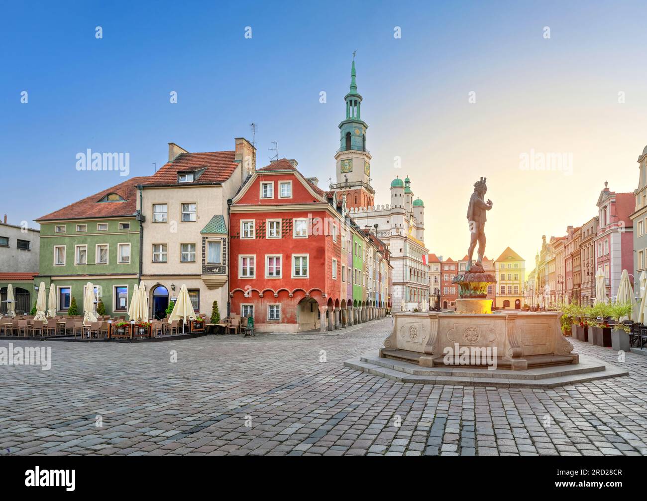 Fontana di Apollo sulla piazza del mercato all'alba a Poznan, Polonia Foto Stock