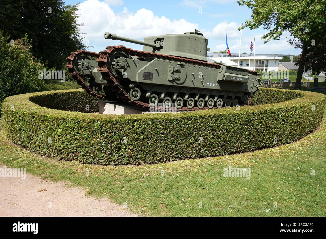 Mark VII Crocodile Tank, basato sul Churchill Tank, presso il Battle of Normandy Museum. Bayeux, Francia. Foto Stock