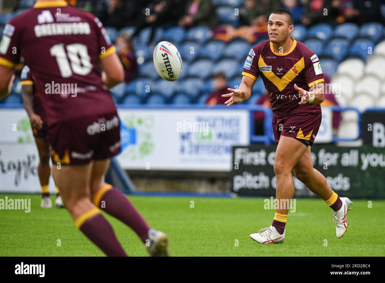 Huddersfield, Inghilterra - 14 luglio 2023 - Tui Lolohea (6) Capitano di Huddersfield Giants in azione. Betfred Super League , Huddersfield Giants vs Wakefield Trinity at John Smith's Stadium, Huddersfield, UK Foto Stock