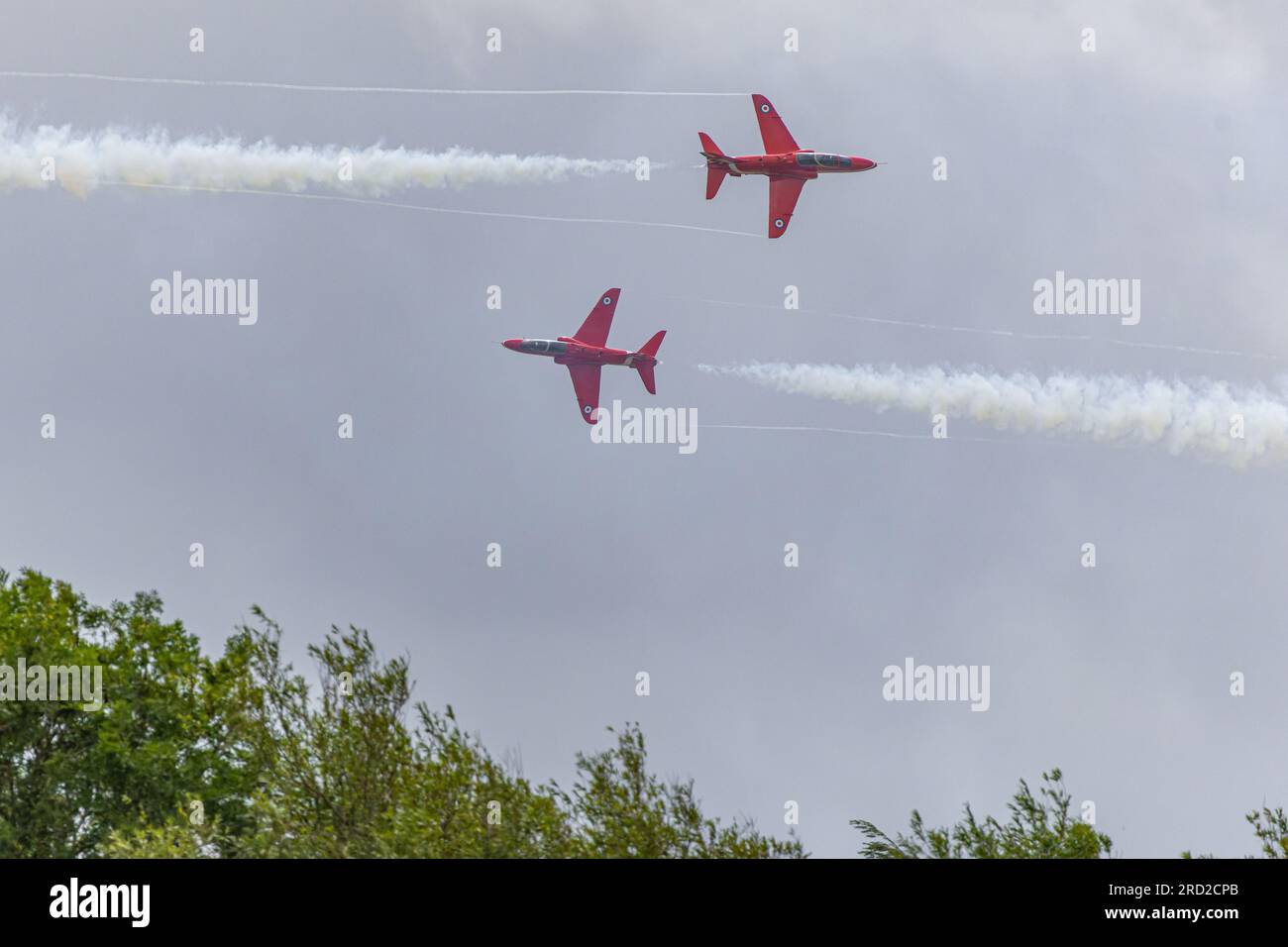 RAF FAIRFORD, INGHILTERRA IN immagini DA CORSA scattate ieri domenica 16 luglio mostrano aerei della seconda guerra mondiale e più moderni caccia britannici che sparano attraverso il Foto Stock