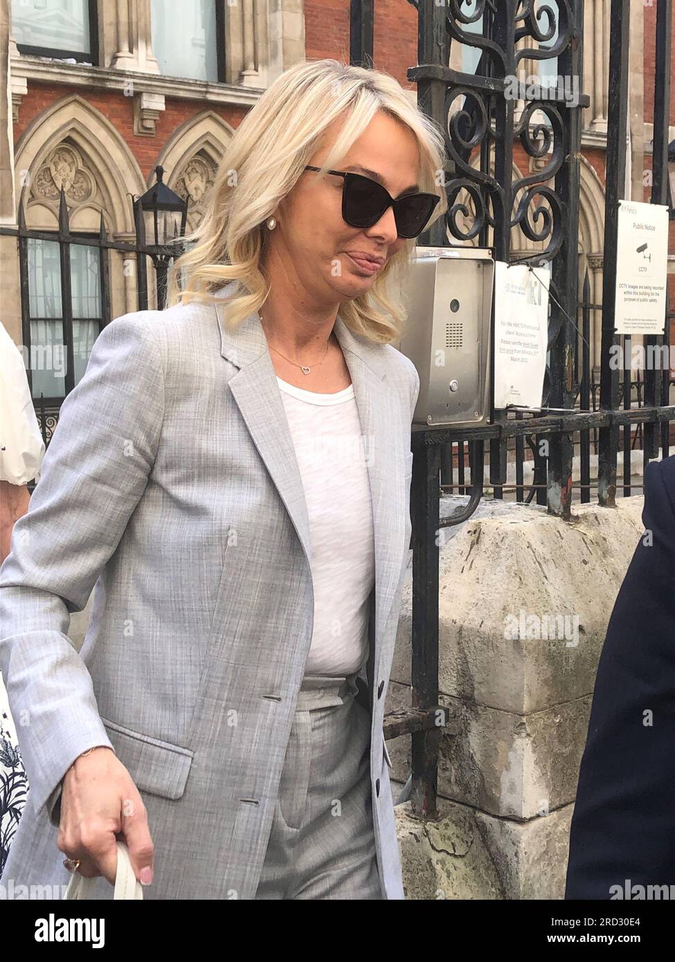 Foto del file datata 18/07/22 di Corinna zu Sayn-Wittgenstein-Sayn che lascia la Royal Courts of Justice a Londra. L'ex re spagnolo Juan Carlos ha chiesto a un giudice dell'alta Corte di respingere una richiesta di risarcimento danni presentata dall'ex amante, signora zu Sayn-Wittgenstein-Sayn. Martedì, durante un'udienza della Corte Suprema presso il complesso della Royal Courts of Justice nel centro di Londra, alla signora Collins Rice è stato detto che la signora zu Sayn-Wittgenstein-Sayn vuole più di 126 milioni di sterline di danni. Data di emissione: Martedì 18 luglio 2023. Foto Stock
