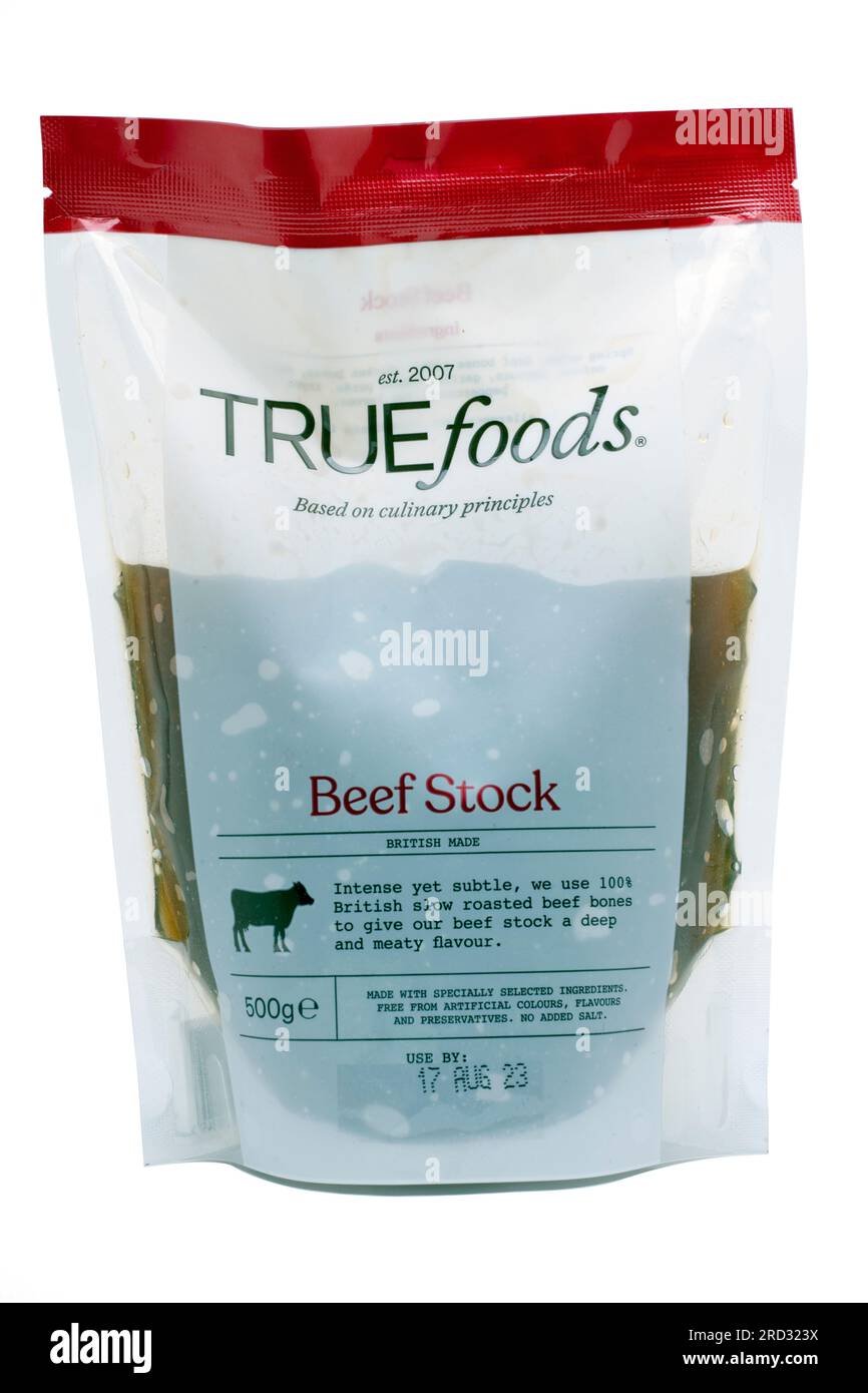 Confezione di brodo di manzo True Foods da 500 g con ossa di manzo arrosto lento inglesi al 100%, preparate con acqua primaverile Foto Stock