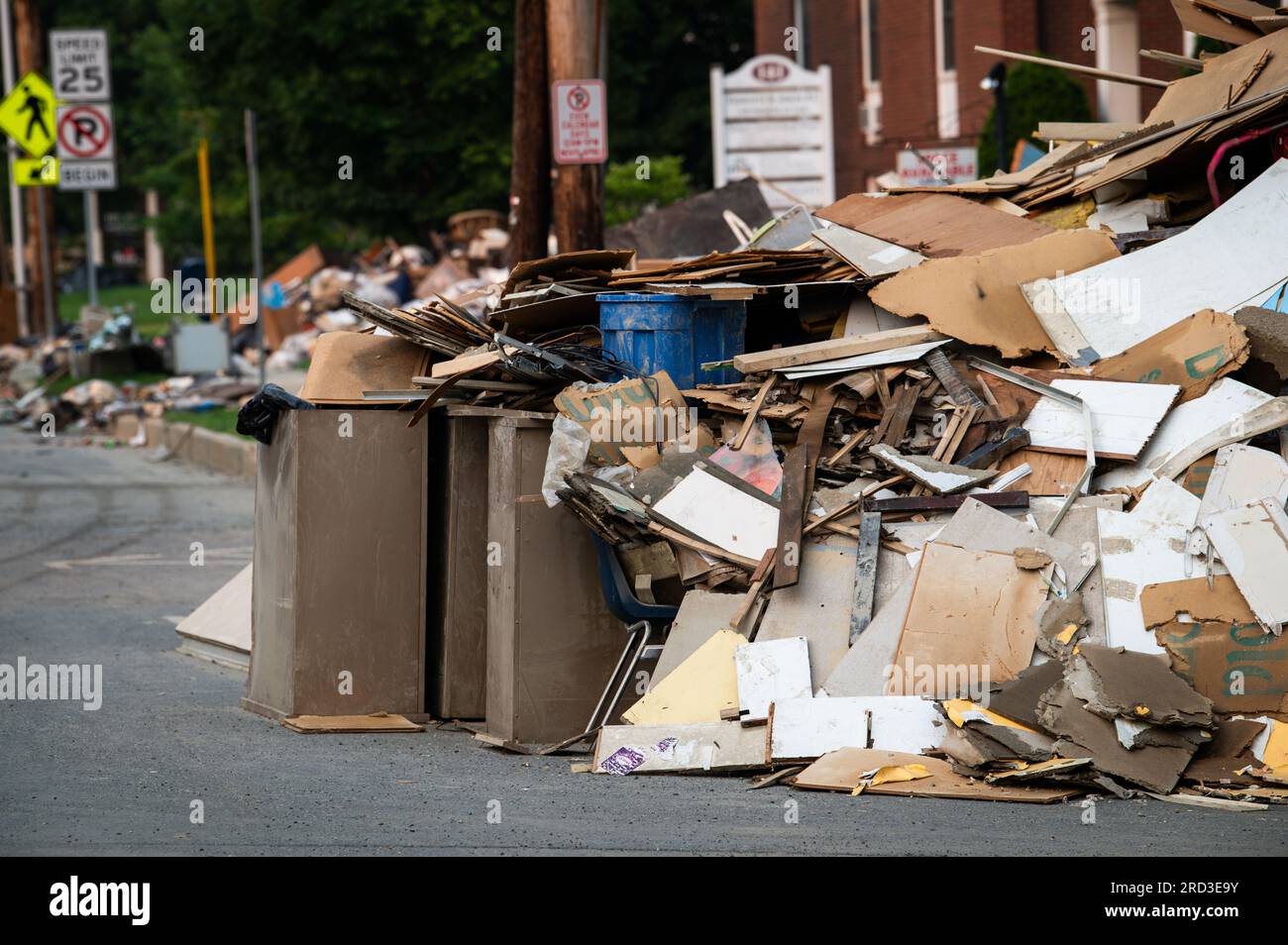 Montpelier, Vermont, USA. 17 luglio 20213 Montpelier USA. I detriti alluvionali costeggiano le strade di Montpelier, VT, USA, in seguito a un'alluvione che ha devastato la capitale del Vermont. Crediti: John Lazenby/Alamy Live News Foto Stock