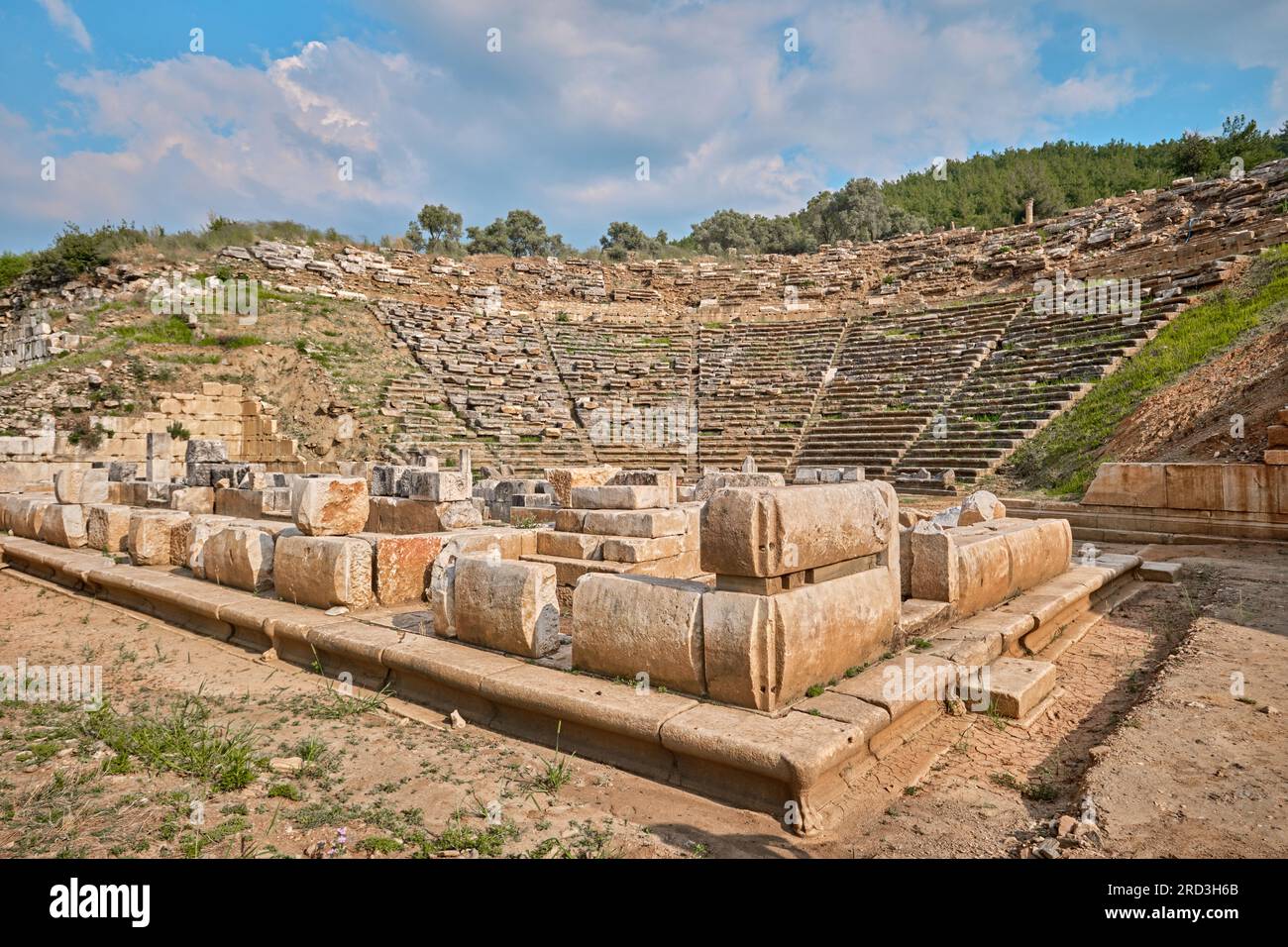 Mugla, Turchia - 20 luglio 2023: Il teatro di Stratonikeia antico sito che era una delle città più importanti della regione interna della Caria Foto Stock