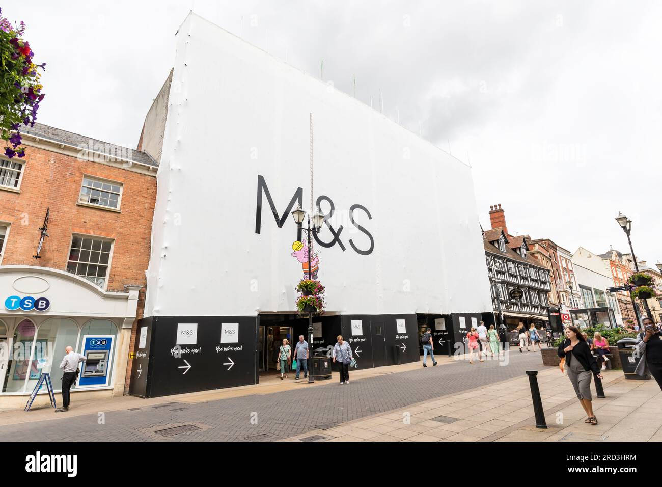 Negozio M&S in fase di ristrutturazione, High Street, Lincoln City, Lincolnshire, Inghilterra, REGNO UNITO Foto Stock