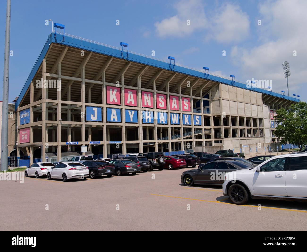 Lawrence, Kansas - 17 luglio 2023: University of Kansas - David Booth Kansas Memorial Stadium Foto Stock
