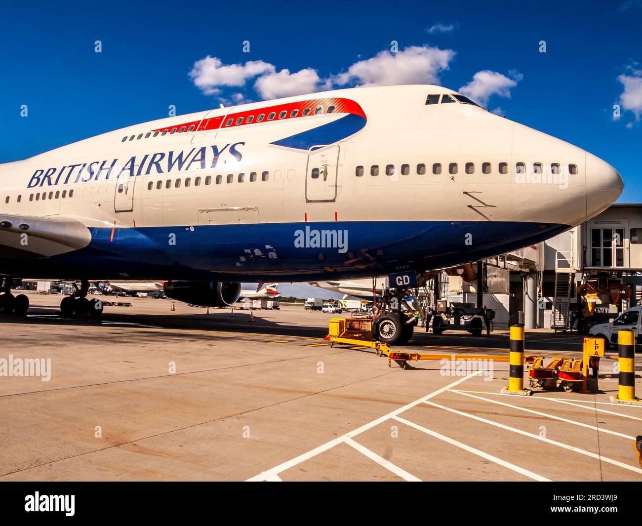 Un Boeing 747-400 G-BYGD della British Airways all'aeroporto di Londra Heathrow, Regno Unito Foto Stock