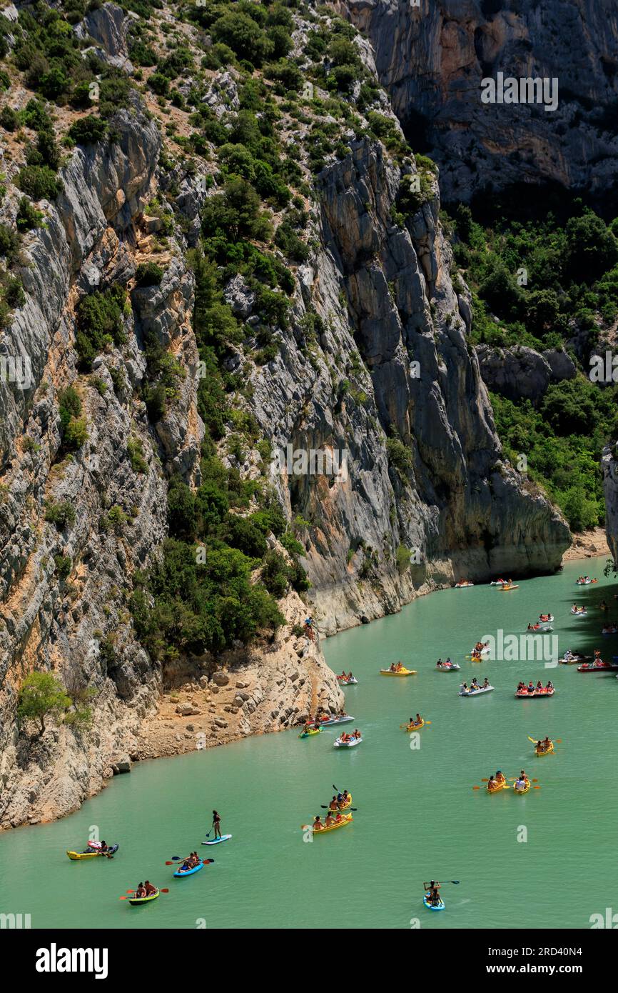 Barche da diporto sul fiume Verdon, sul lago di Sainte-Croix Parc Naturel Regional du Verdon Alpes-de-Haute-Provence Provence-Alpes-Cote d'Azur Francia Foto Stock