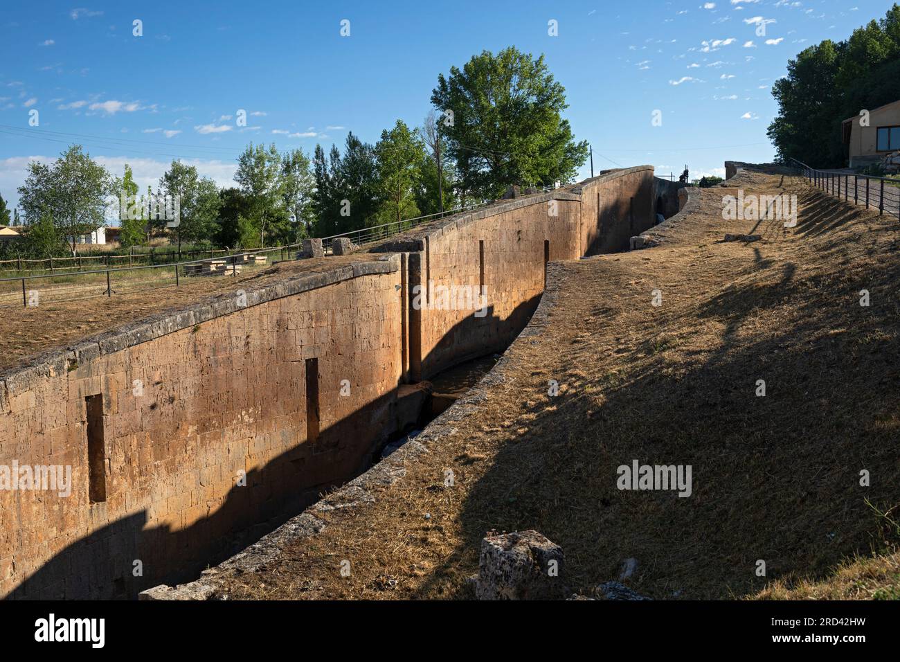 Europa, Spagna, Castiglia e León, Fromista, la dismessa Esclusa Cuádruple (serratura quadrupla) sul Canal de Castilla (Canale di Castiglia) Foto Stock