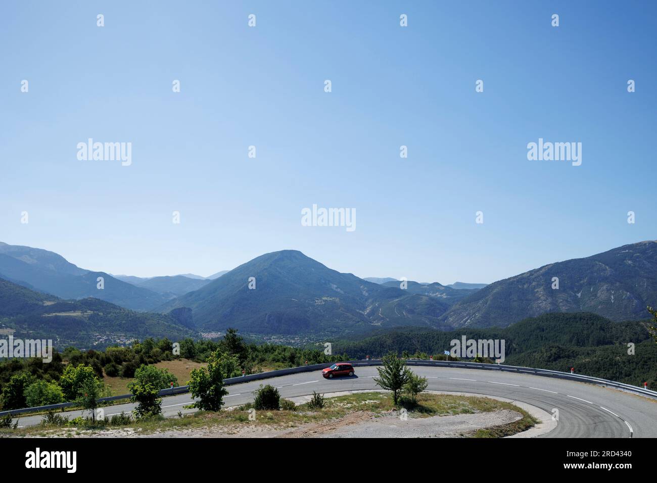 Strada montuosa D4085 da Castellane sulla Route Napolean, Gorges du Verdon, Alpes-de-Haute-Provence, Provence-Alpes-Cote d’Azur, Francia Foto Stock