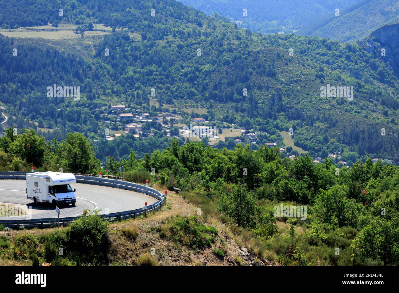 Strada montuosa D4085 da Castellane sulla Route Napolean, Gorges du Verdon, Alpes-de-Haute-Provence, Provence-Alpes-Cote d’Azur, Francia Foto Stock