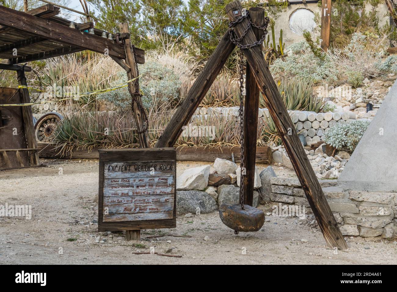 Antica roccia meteorologica al Cabot's Pueblo Museum. Il Cabot's Pueblo Museum è un museo storico americano situato a Desert Hot Springs. Foto Stock