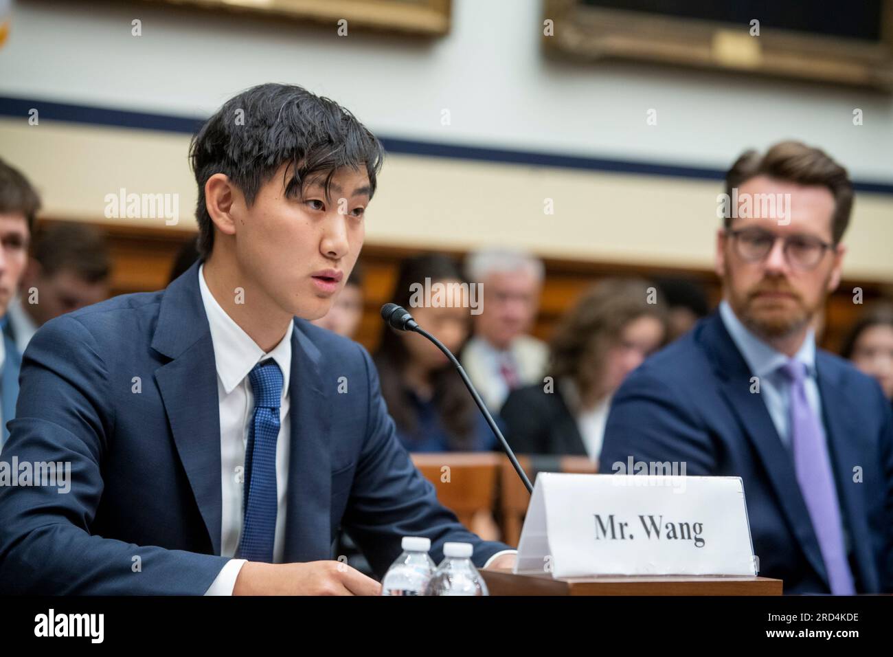 Alexandr Wang, Chief Executive Officer, Scale ai, appare davanti a un House Committee on Armed Services | Subcommittee on Cyber, Information Technologies, and Innovation Hearing “Man and Machine: Artificial Intelligence on the Battlefield” nel Rayburn House Office Building a Washington, DC, martedì 18 luglio 2023. Credito: Rod Lamkey/CNP /MediaPunch Foto Stock