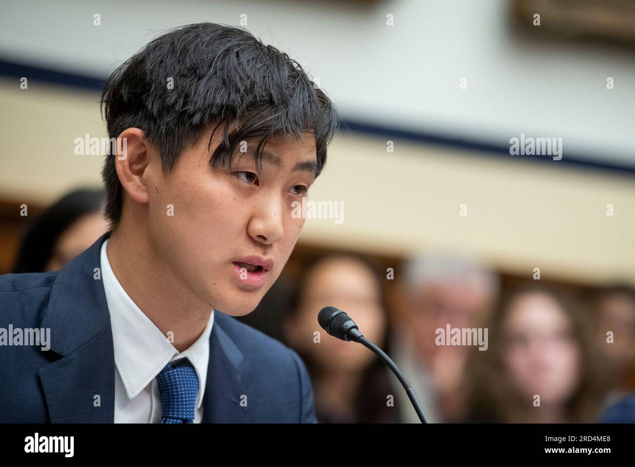 Washington, Stati Uniti d'America. 18 luglio 2023. Alexandr Wang, Chief Executive Officer, Scale ai, appare davanti a un House Committee on Armed Services | Subcommittee on Cyber, Information Technologies, and Innovation Hearing “Man and Machine: Artificial Intelligence on the Battlefield” nel Rayburn House Office Building a Washington, DC, martedì 18 luglio 2023. Credito: Rod Lamkey/CNP/Sipa USA credito: SIPA USA/Alamy Live News Foto Stock