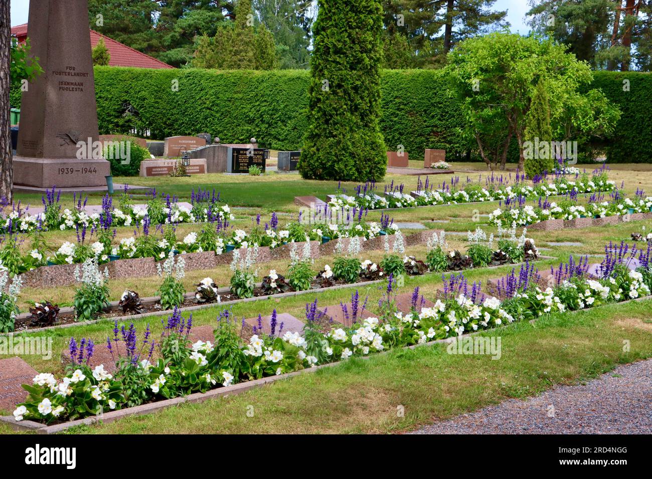 "Isänmaan puolesta" (per la tua patria), il memoriale dei soldati locali persi nelle guerre dal 1939 al 1944 nel cimitero di Karjaa, nel sud della Finlandia Foto Stock