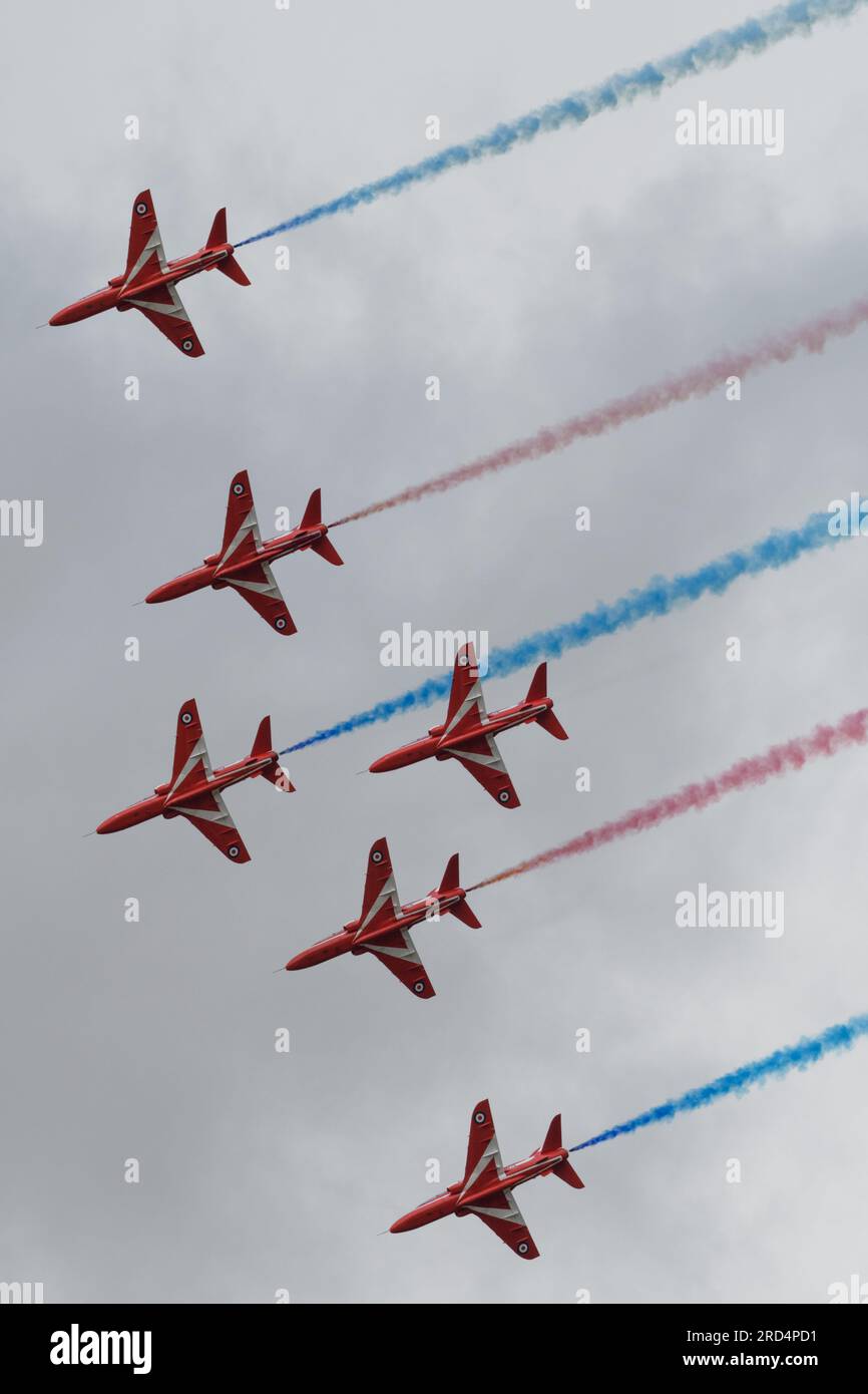 Royal International Air Tattoo, RAF Fairford, 16 luglio 2023. Le frecce rosse vengono visualizzate per la folla. Foto Stock