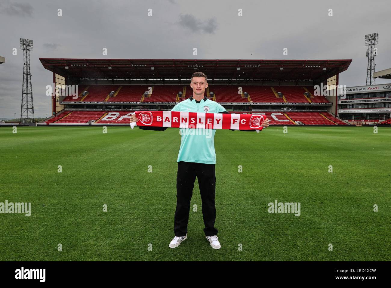 Il portiere Liam Roberts firma per il Barnsley in prestito fino alla fine della stagione ad Oakwell, Barnsley, Regno Unito. 18 luglio 2023. (Foto di Alfie Cosgrove/News Images) a Barnsley, Regno Unito il 7/18/2023. (Foto di Alfie Cosgrove/News Images/Sipa USA) credito: SIPA USA/Alamy Live News Foto Stock