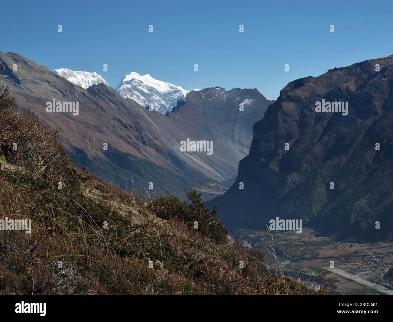 Pista e montagne a Humde Foto Stock