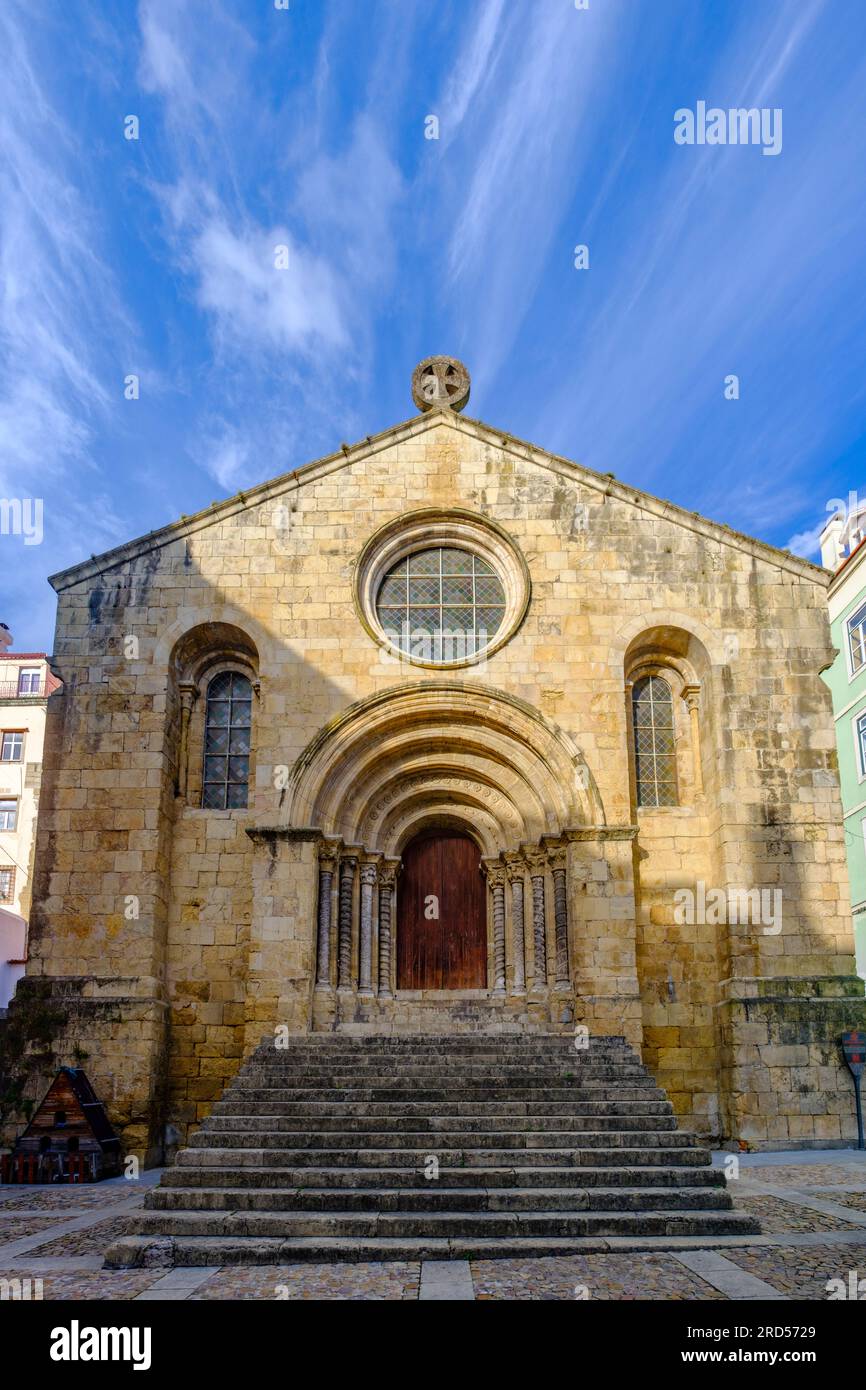 Igreja de Santiago, Chiesa di São Tiago, Monumento Nazionale in stile romanico, Praka do Comércio, Coimbra, Portogallo Foto Stock