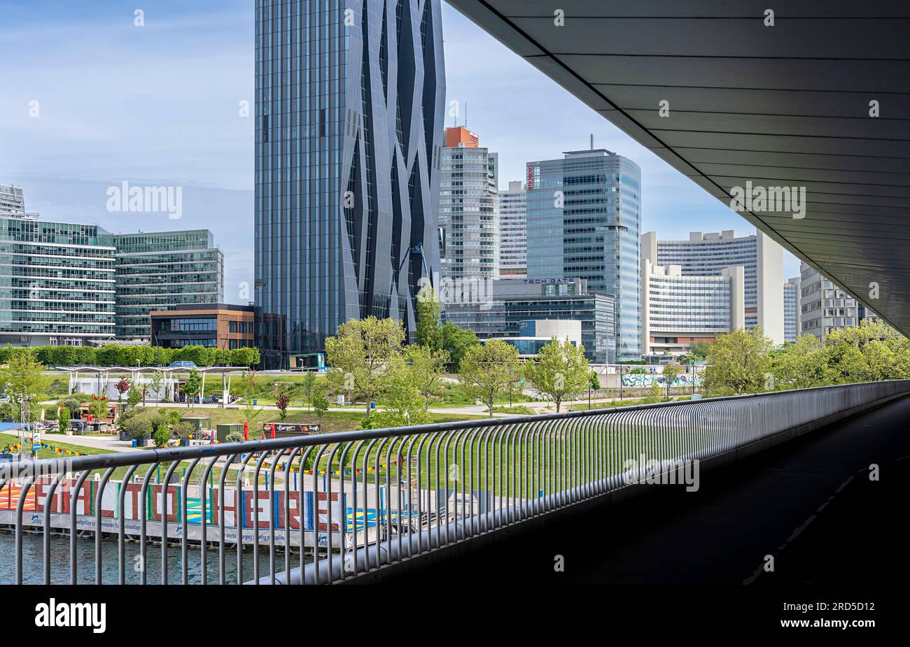 Alti edifici a Donaupark, Donau City, Vienna Austria Foto Stock