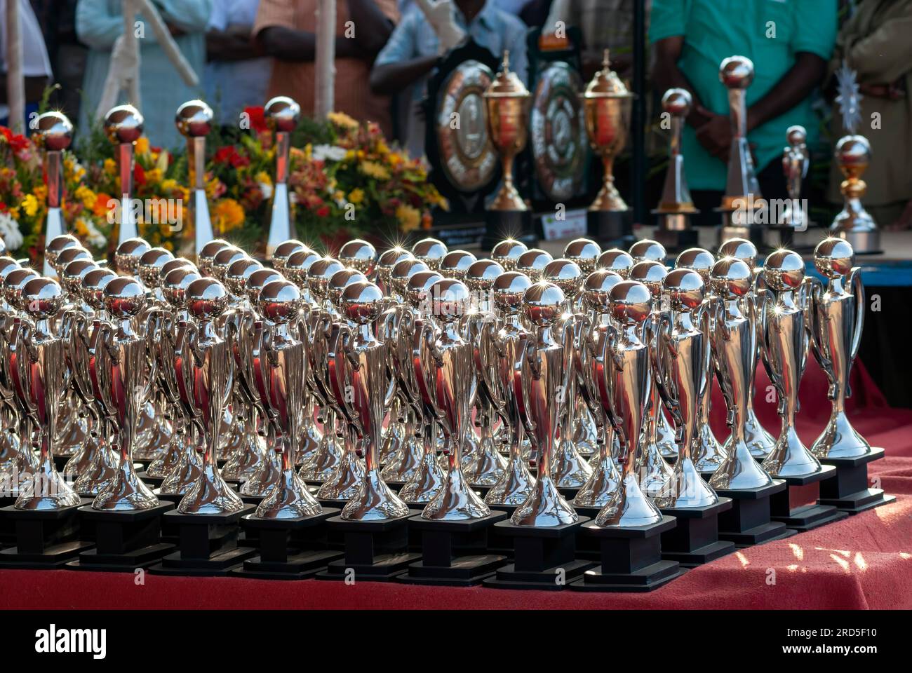 Medaglie e trofei per i vincitori, Police Public Sports Festival a Coimbatore Tamil Nadu, India meridionale, India, Asia Foto Stock